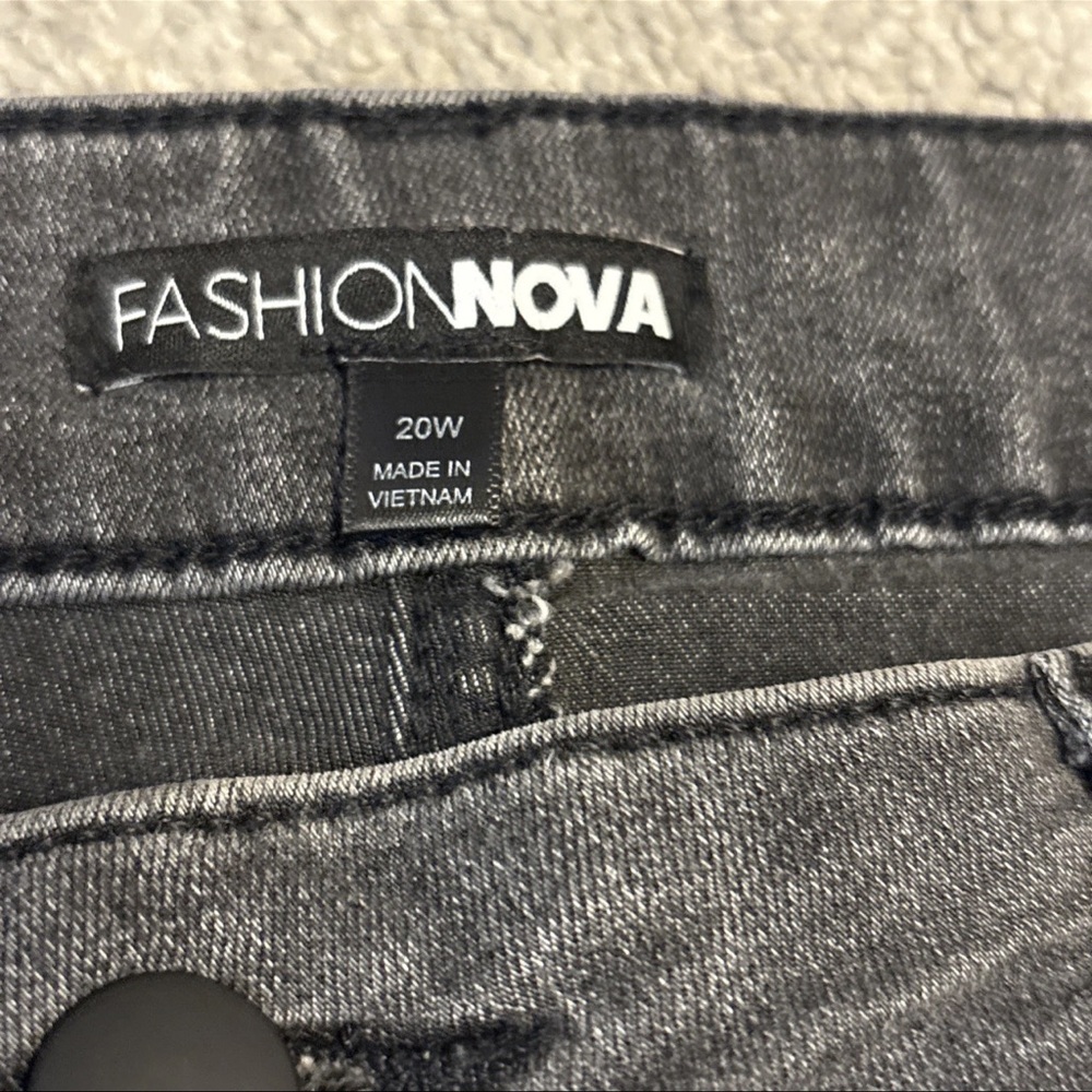 Fashion Nova Women’s Curve On The Spot Paint Splatter Gray Skinny Jeans Size 20W - Picture 4 of 15